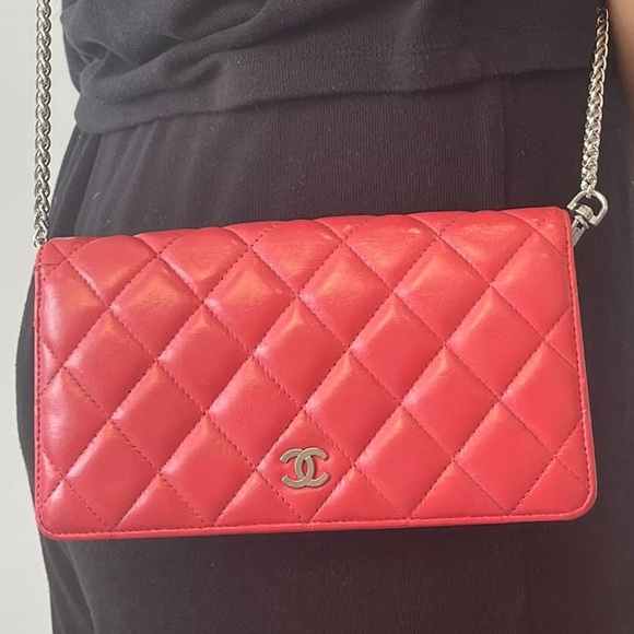 Chanel Wallet - Picture 1 of 3
